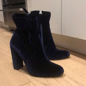 Steve Madden navy blue velvet booties!